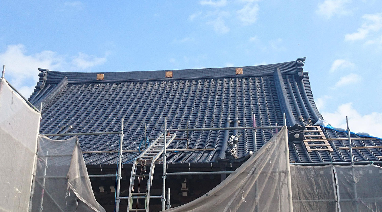 瓦屋根の工事風景