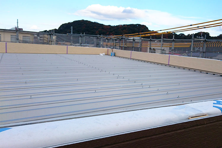 啓成 屋根工事の様子